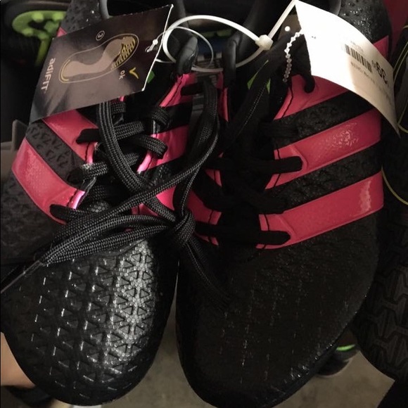 Cleats - Picture 1 of 4